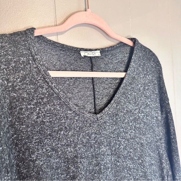 Olivia Rae Long Sleeve Top With Ruffle Detail Size Medium - Picture 5 of 5